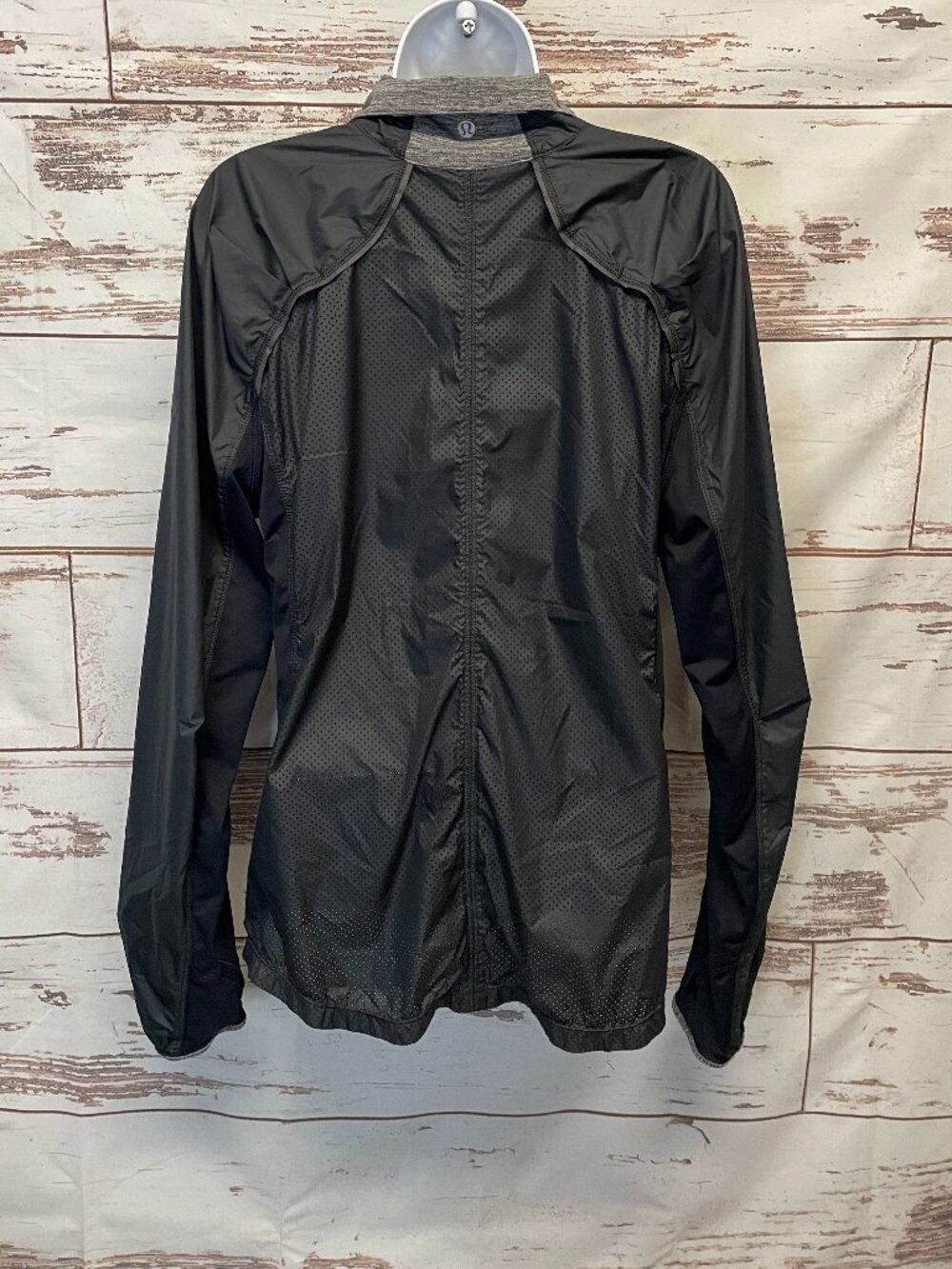 lululemon run: essentials jacket - Picture 3 of 7
